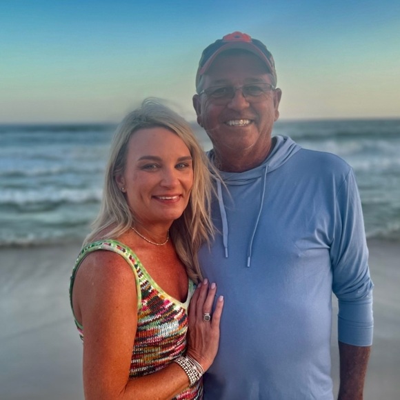 Meet your Posher, Amanda - Picture 3 of 7